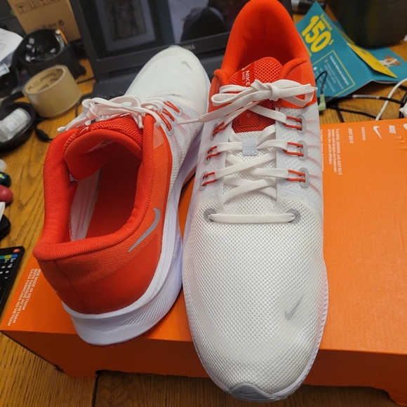 Man's Nike Sneaker - Picture 3 of 10